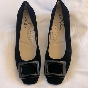 GG COLLECTION BLACK VELVET BALLET FLATS WITH SQUARE BLACK DETAIL.  NEW I…
